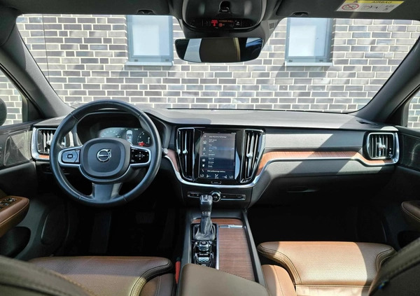 Volvo V60 Cross Country cena 132900 przebieg: 179000, rok produkcji 2020 z Zabrze małe 781